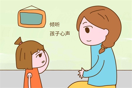 一年级的女孩上课不认真听讲